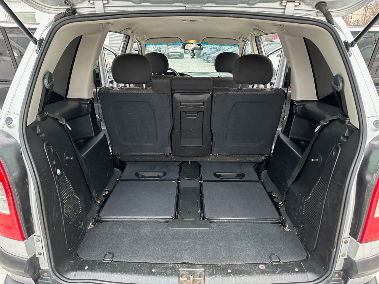 Opel Zafira 2005 — Миниатюра 16