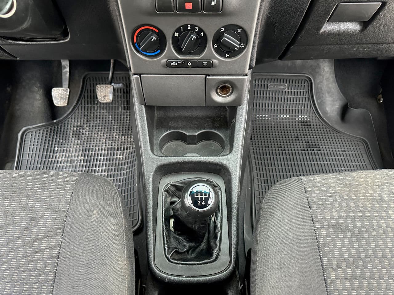 Opel Zafira 2005 — Миниатюра 10