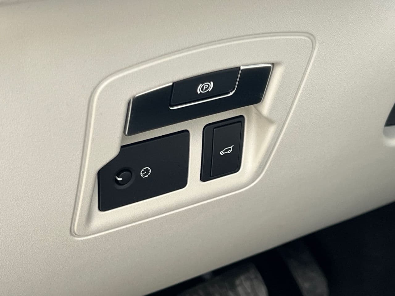 Land Rover Range Rover Velar 2018 — Миниатюра 14