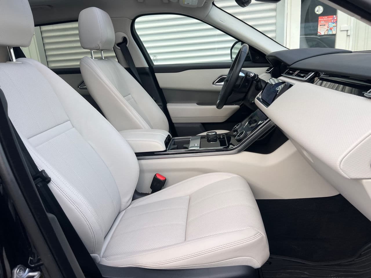 Land Rover Range Rover Velar 2018 — Миниатюра 18