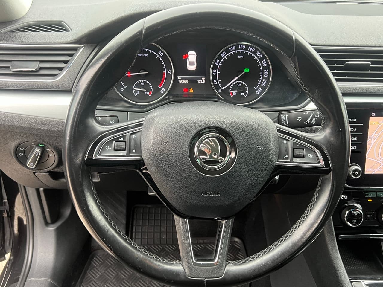 Skoda Superb 2017 — Миниатюра 8