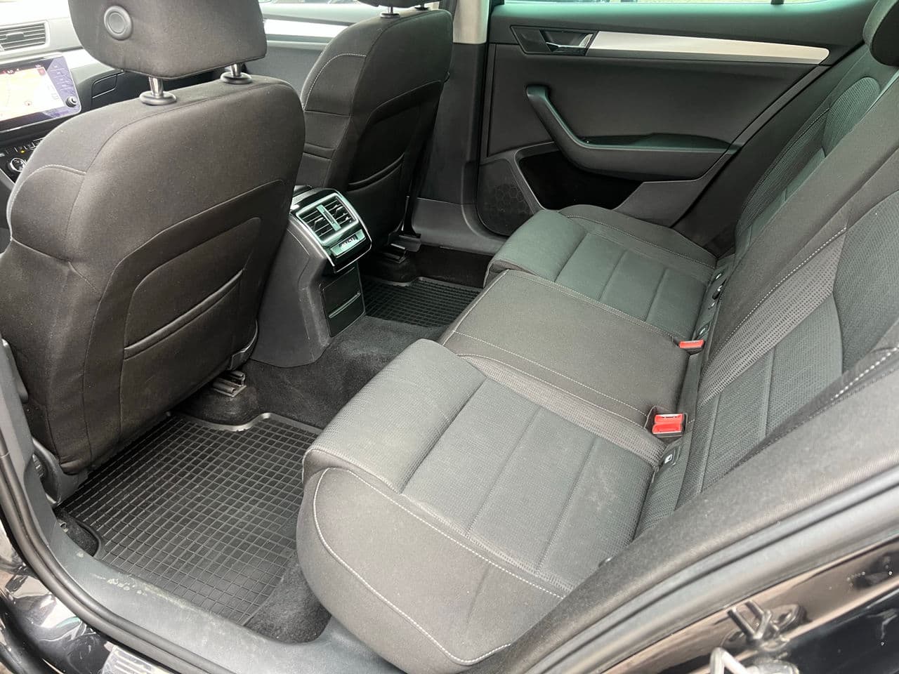Skoda Superb 2017 — Миниатюра 18