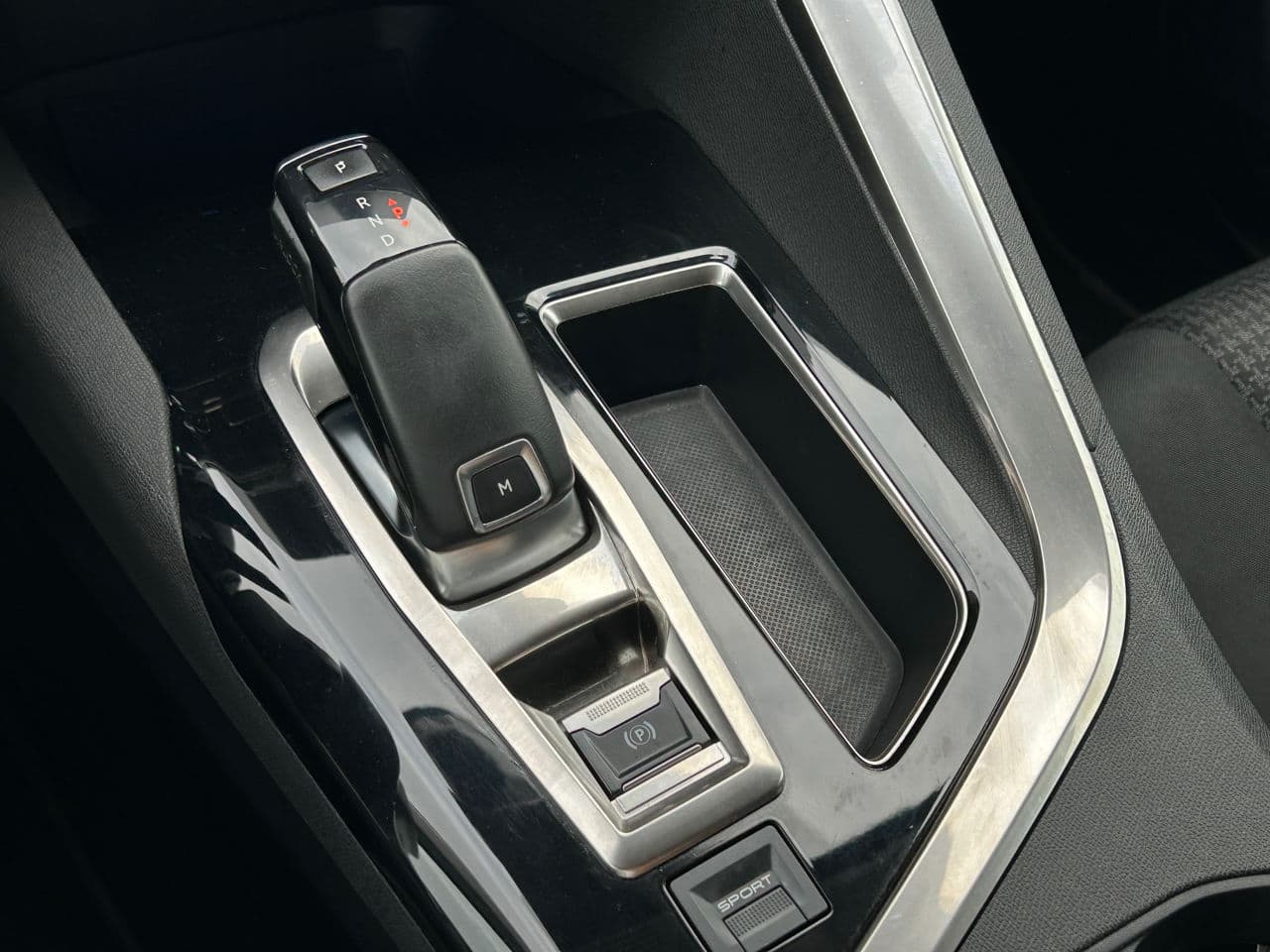 Peugeot 3008 2018 — Миниатюра 12