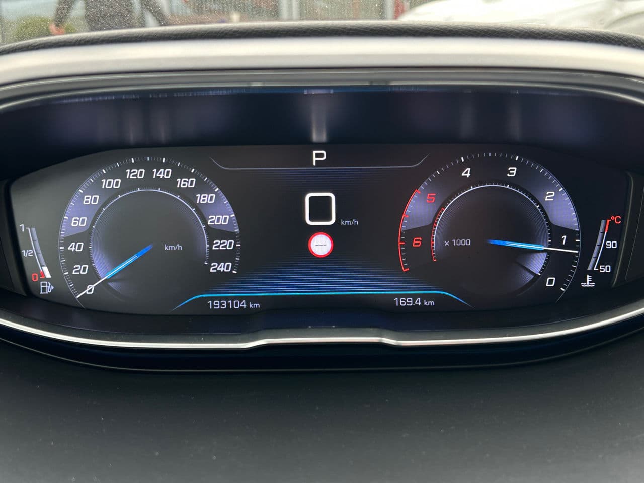 Peugeot 3008 2018 — Миниатюра 10