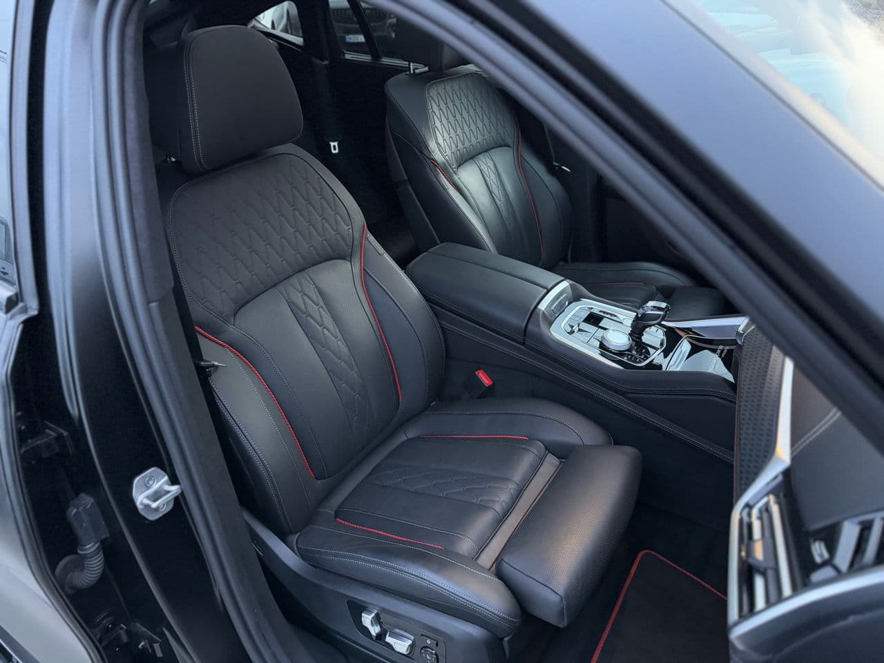 BMW X6 4.0i 2022 — Миниатюра 30