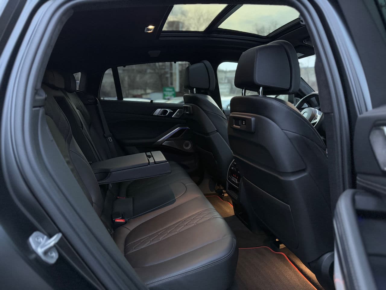 BMW X6 4.0i 2022 — Миниатюра 32