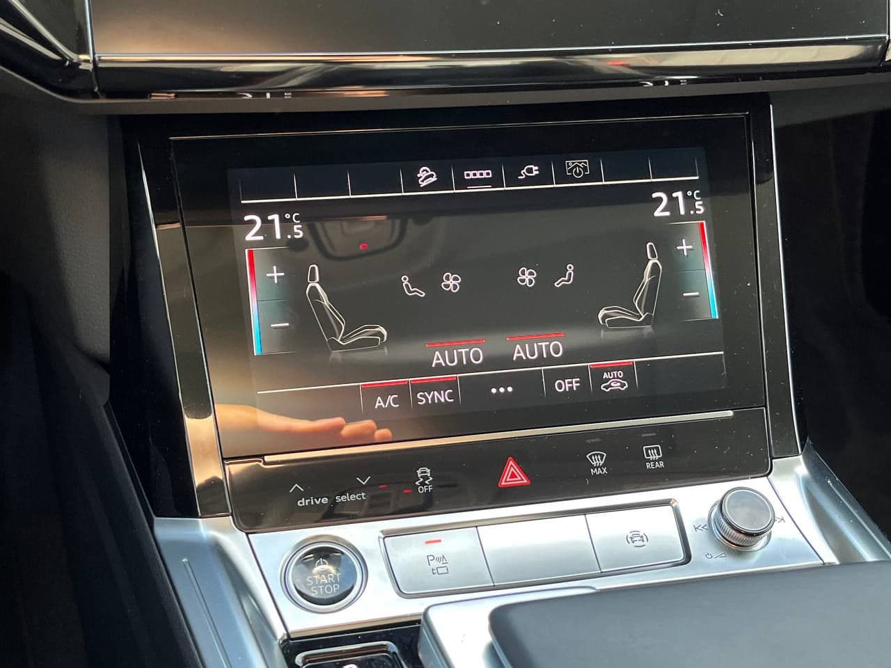 Audi E-tron 2023 — Миниатюра 9