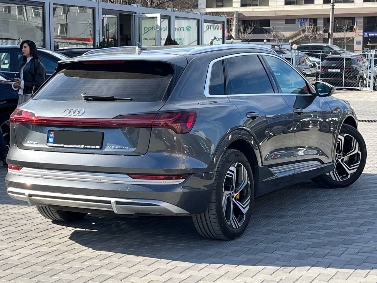 Audi E-tron 2023 — Миниатюра 2