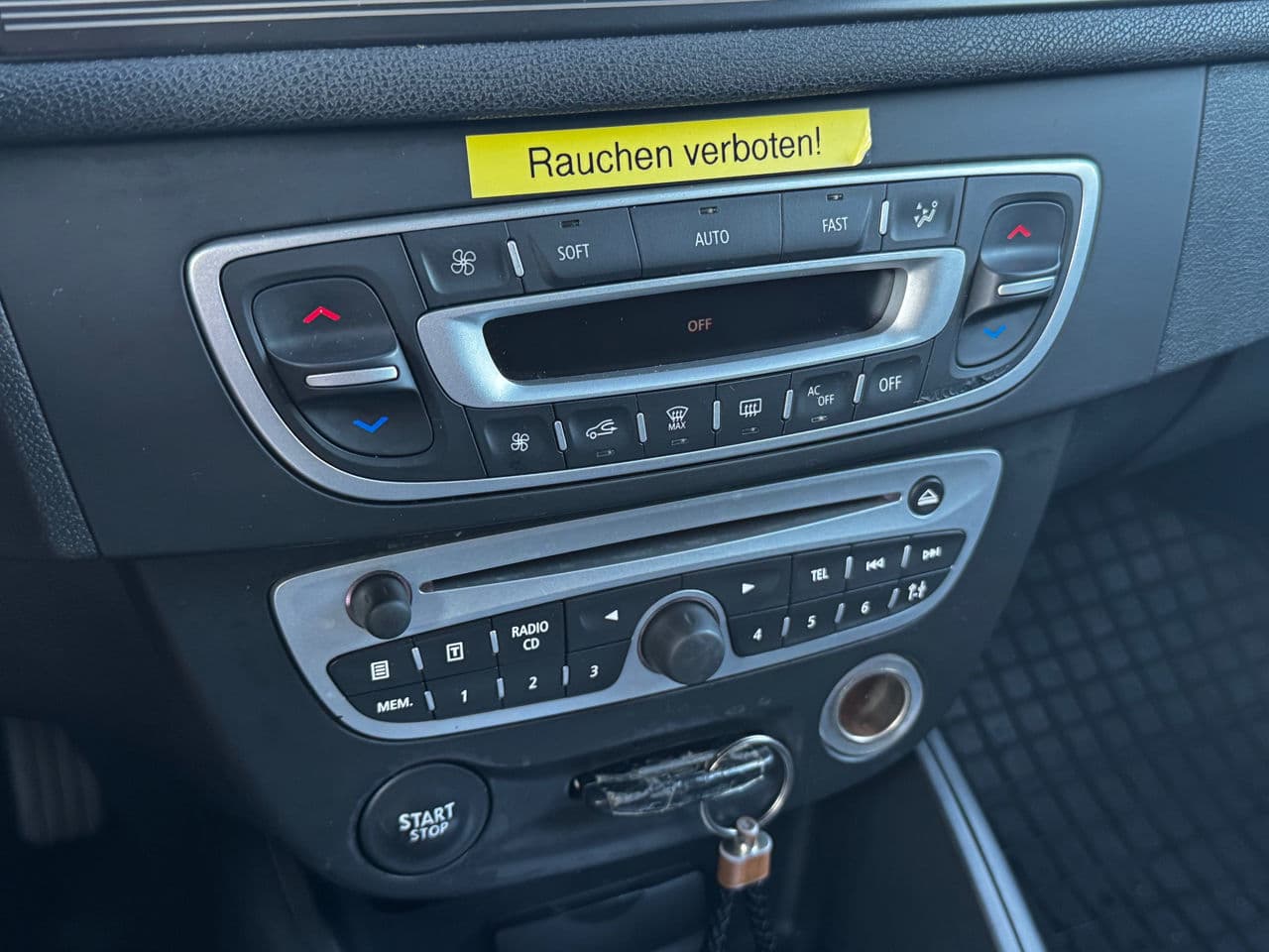 2010 Renault Megane — Miniatură 13