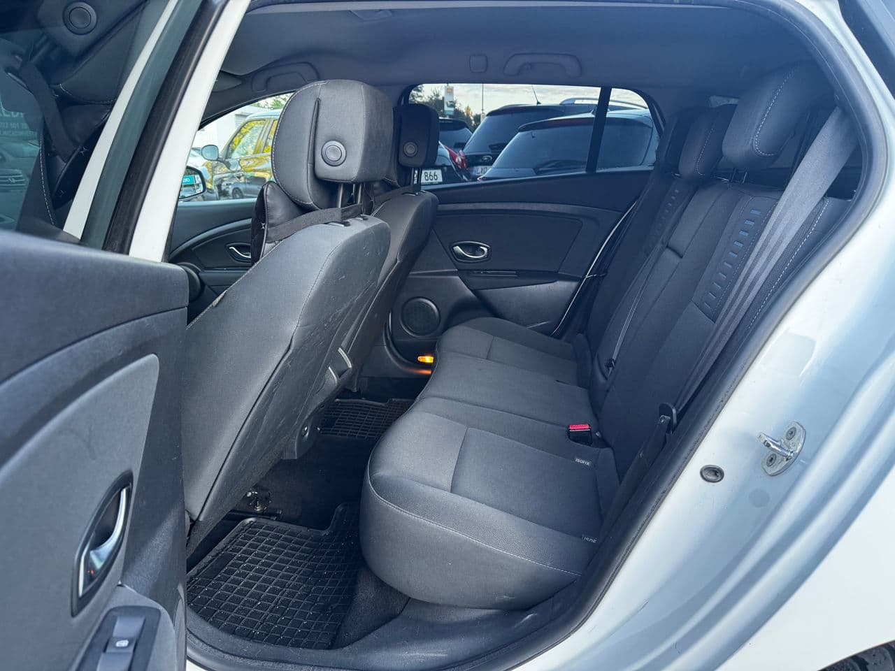 2010 Renault Megane — Miniatură 7