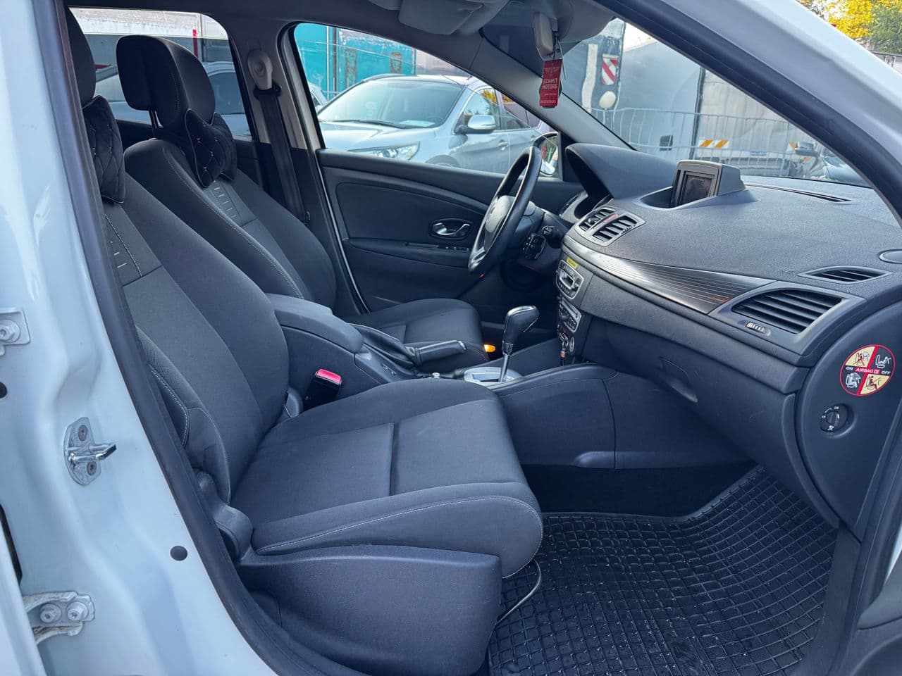 2010 Renault Megane — Miniatură 6