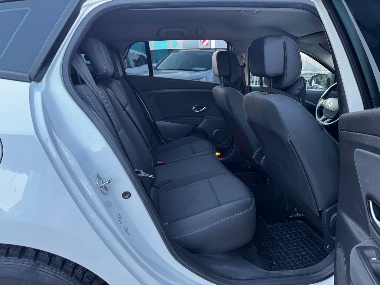 2010 Renault Megane — Miniatură 8