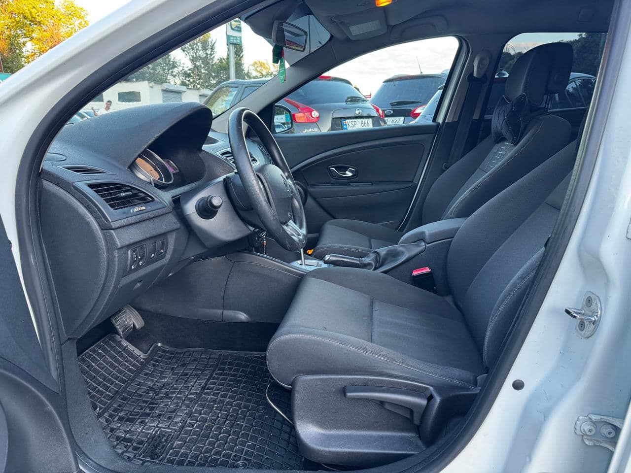 2010 Renault Megane — Miniatură 5