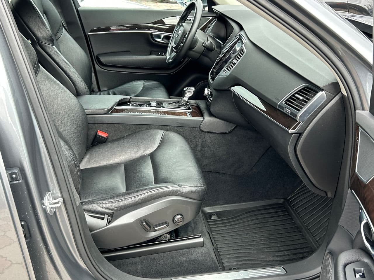 Volvo XC 90 2018 — Миниатюра 18