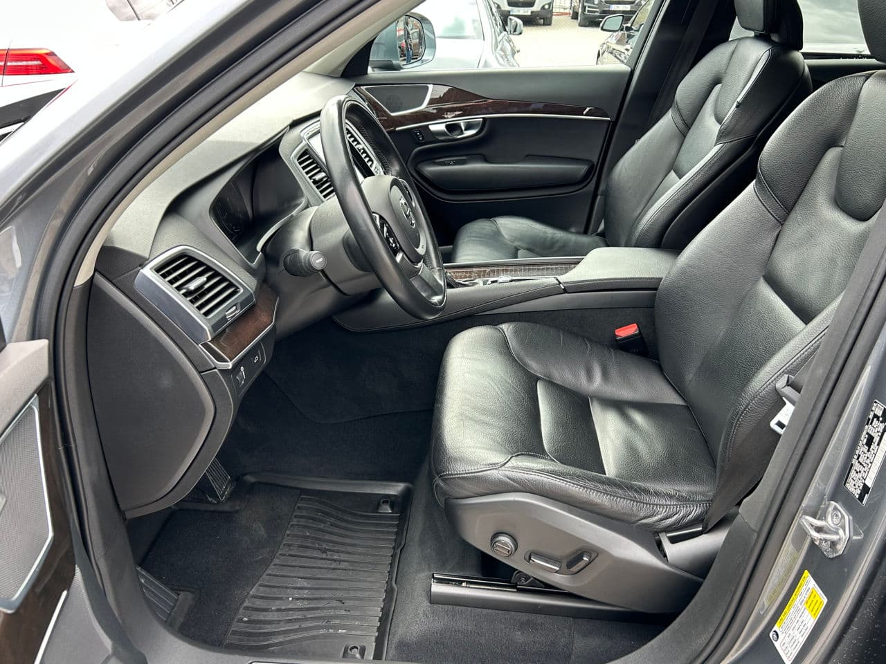 Volvo XC 90 2018 — Миниатюра 9