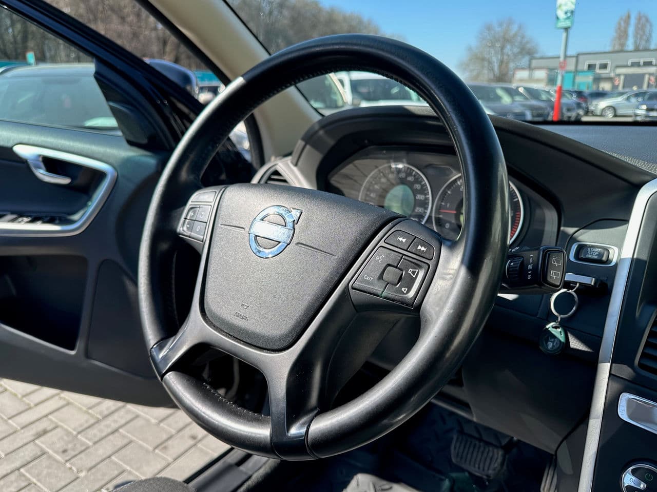 Volvo XC 60 2011 — Миниатюра 7