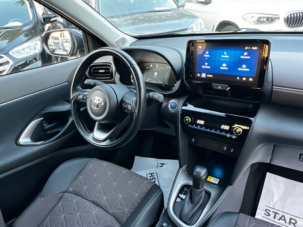 Toyota Yaris Cross 2022 — Миниатюра 8