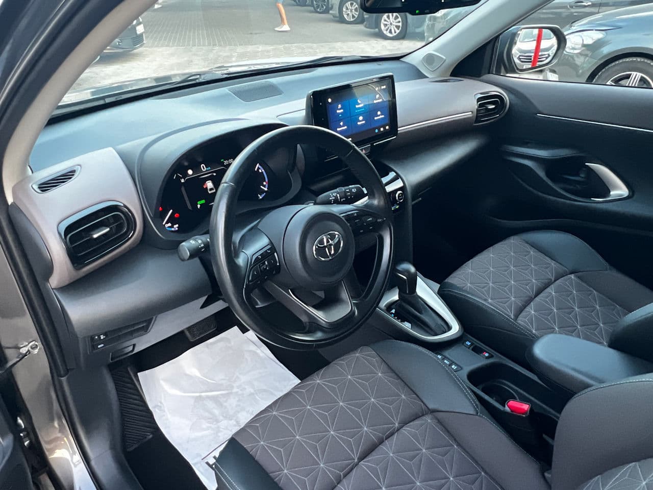 Toyota Yaris Cross 2022 — Миниатюра 5
