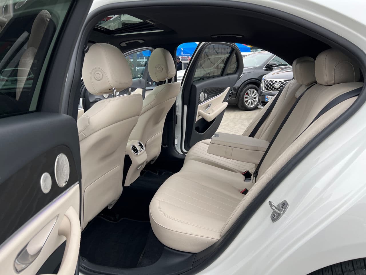 Mercedes E 350 2021 — Миниатюра 13