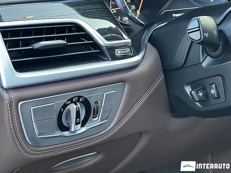 BMW 740e 2016 — Миниатюра 17