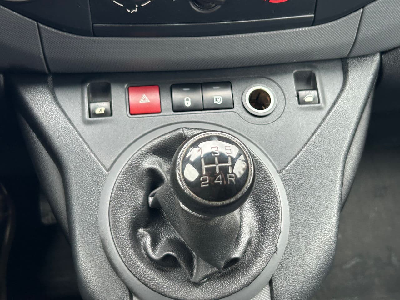 Peugeot Partner 2011 — Миниатюра 11