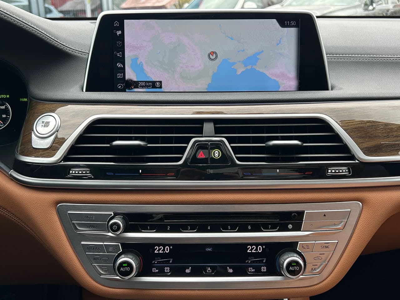 BMW 740e 2016 — Миниатюра 12