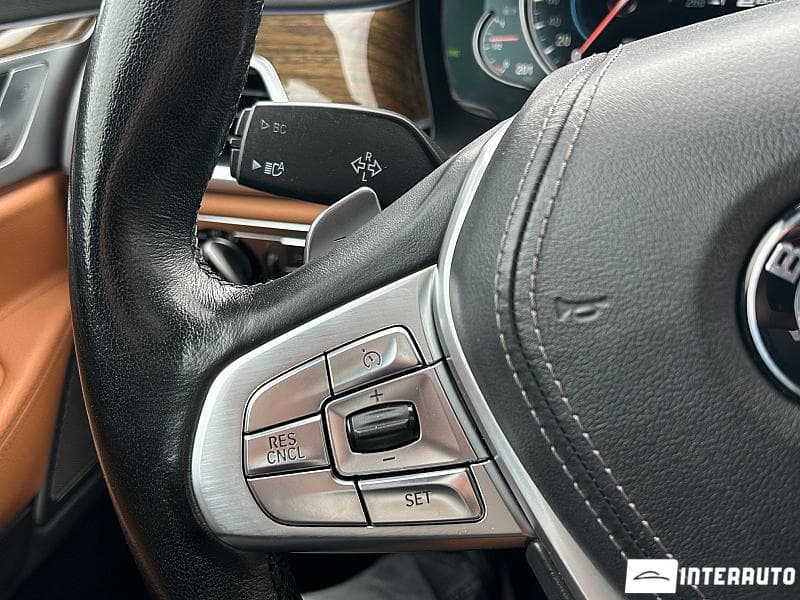 BMW 740e 2016 — Миниатюра 9