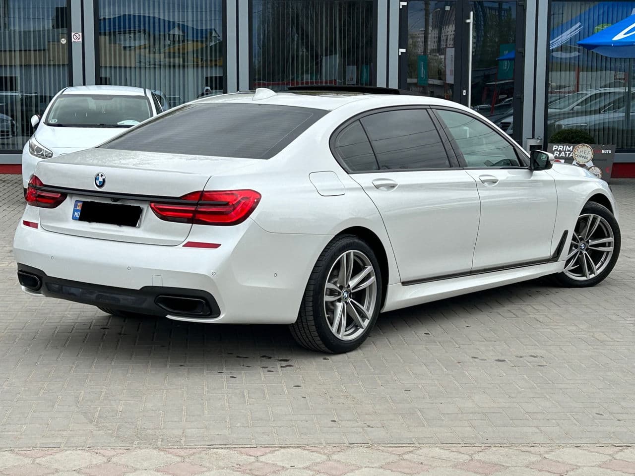 BMW 740e 2016 — Миниатюра 3