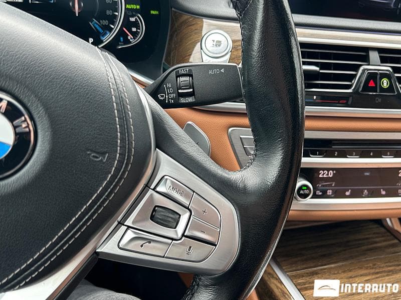 BMW 740e 2016 — Миниатюра 10