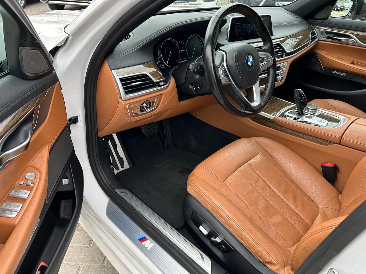 BMW 740e 2016 — Миниатюра 5