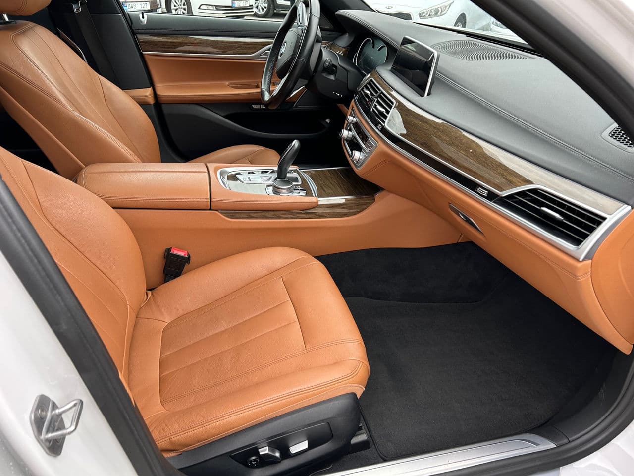 BMW 740e 2016 — Миниатюра 15