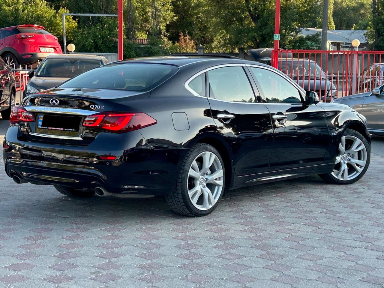 Infiniti Q70 2018 — Миниатюра 3
