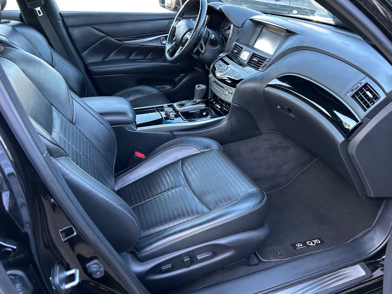 Infiniti Q70 2018 — Миниатюра 15