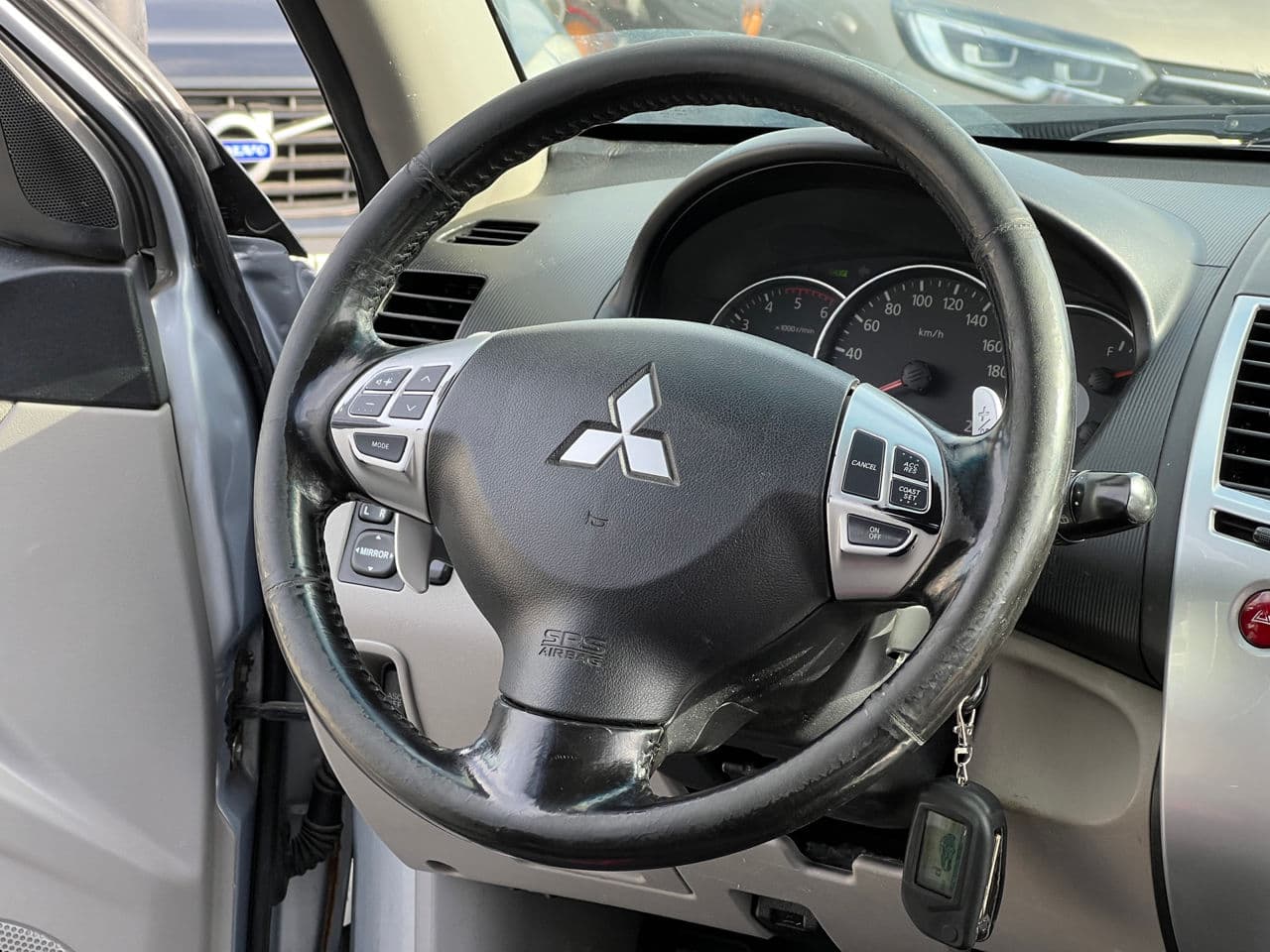 Mitsubishi Pajero Sport 2011 — Миниатюра 7