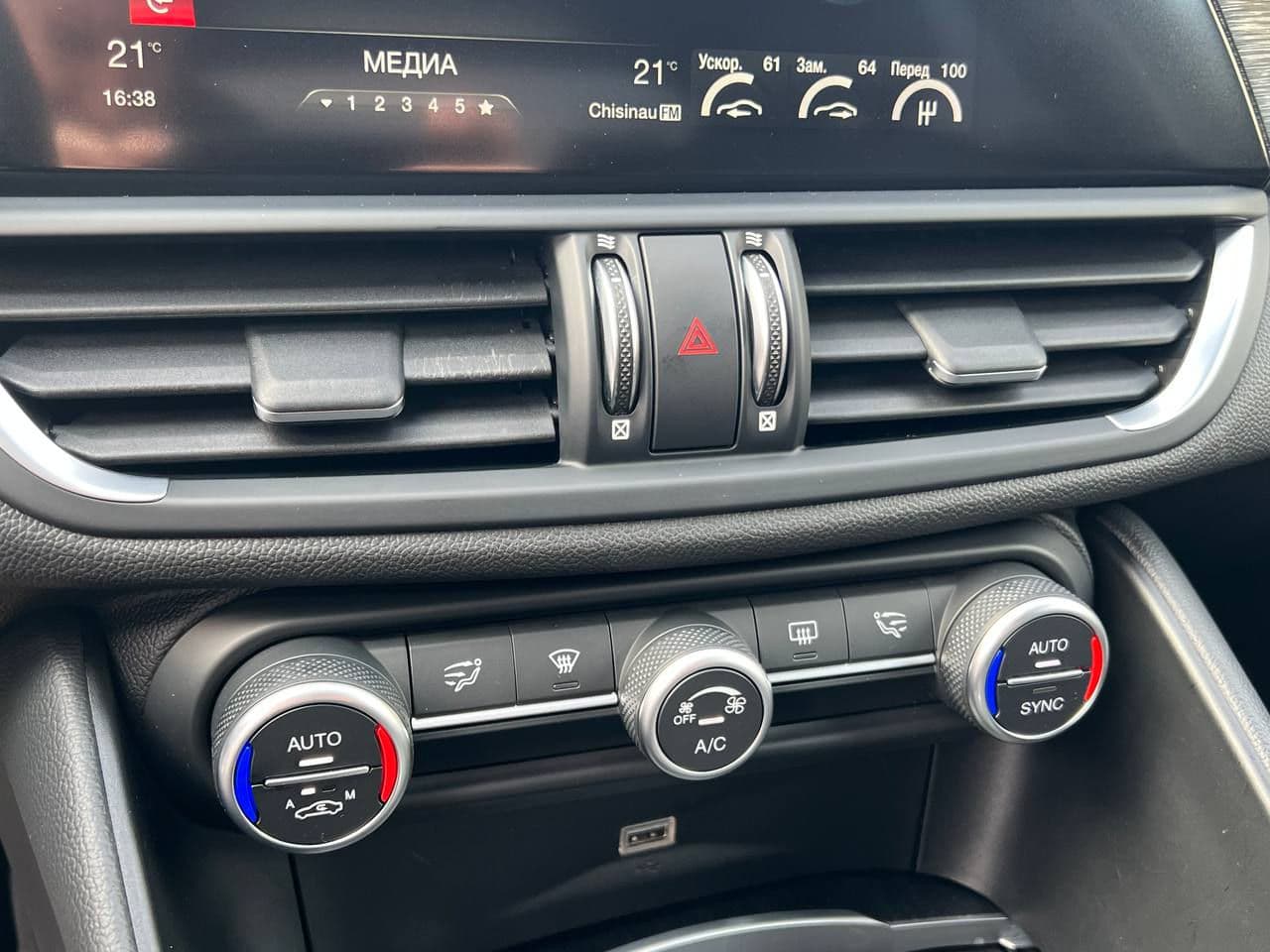 Alfa Romeo Giulia 2019 — Миниатюра 14