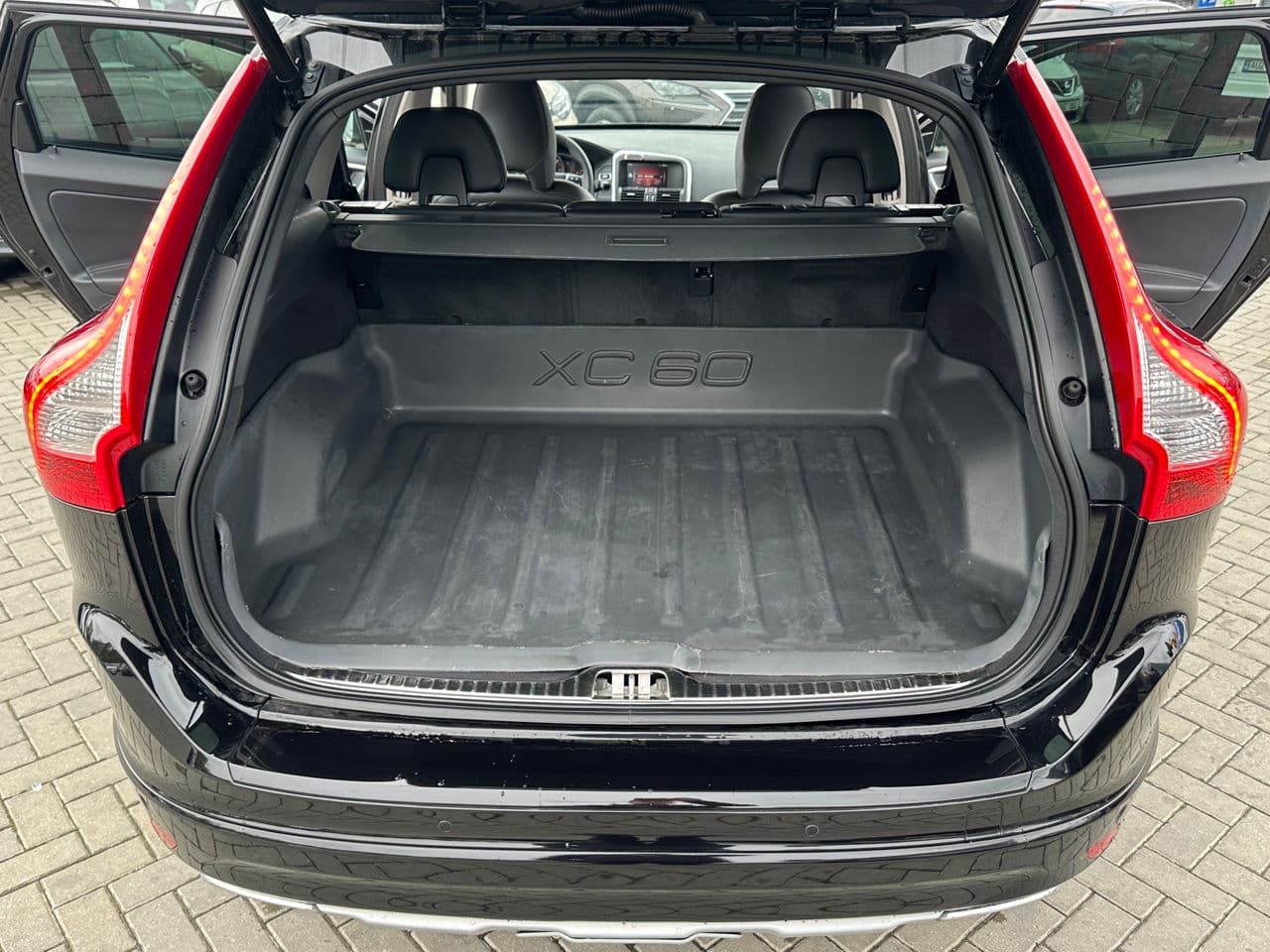 Volvo XC 60 2017 — Миниатюра 20