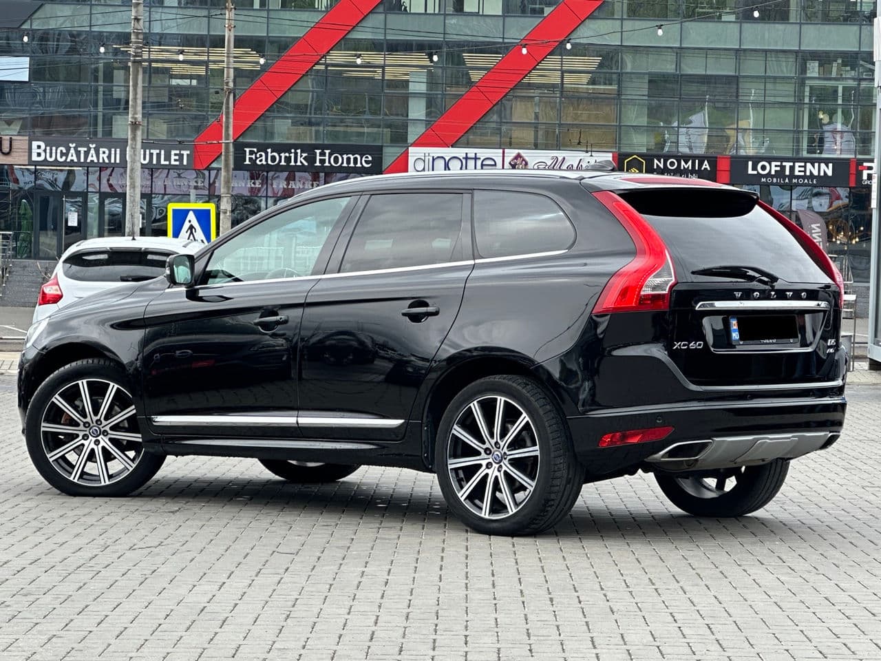 Volvo XC 60 2017 — Миниатюра 4