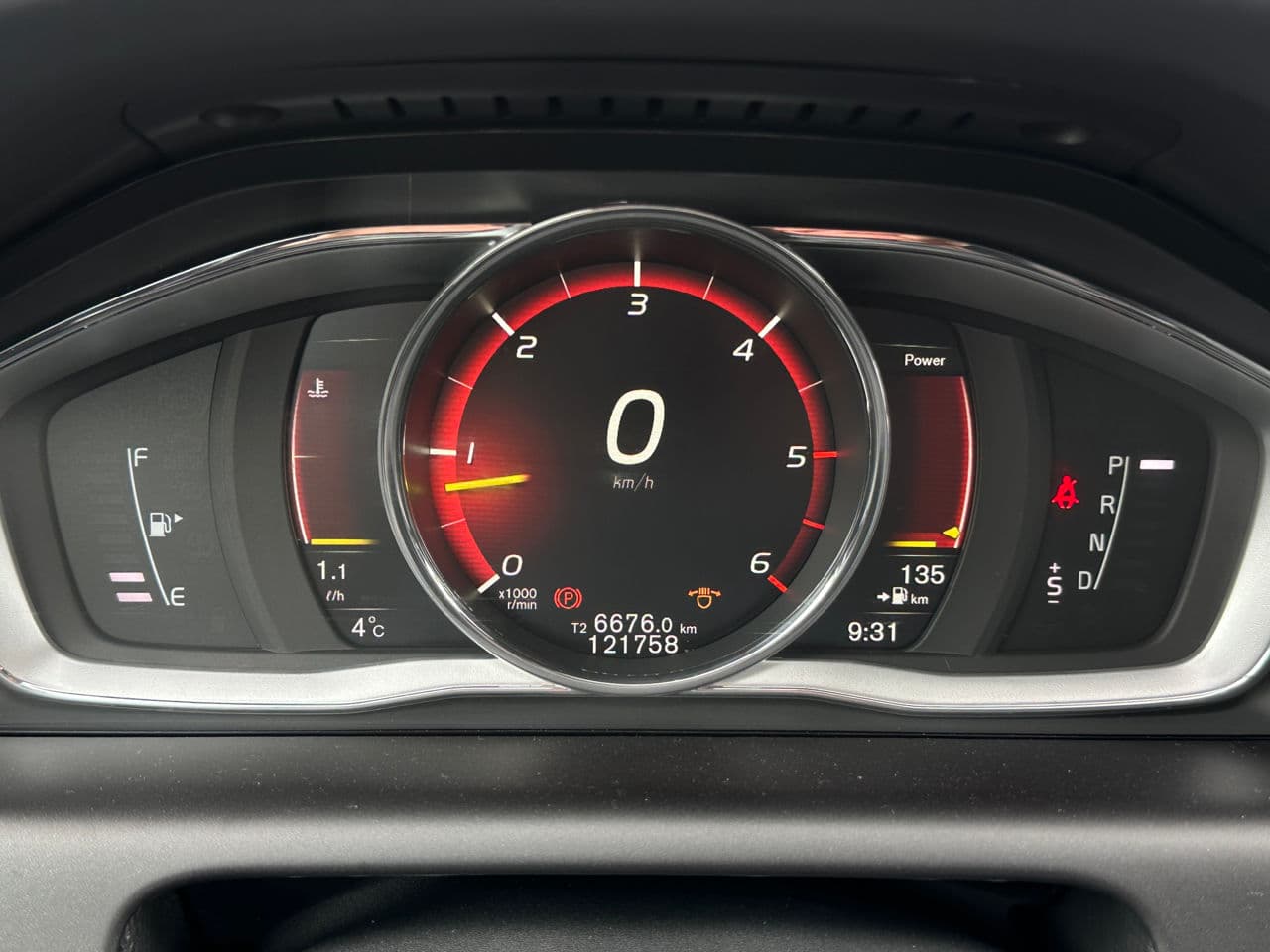 Volvo XC 60 2017 — Миниатюра 8