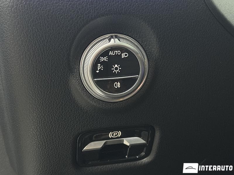 Mercedes C 220 2021 — Миниатюра 18
