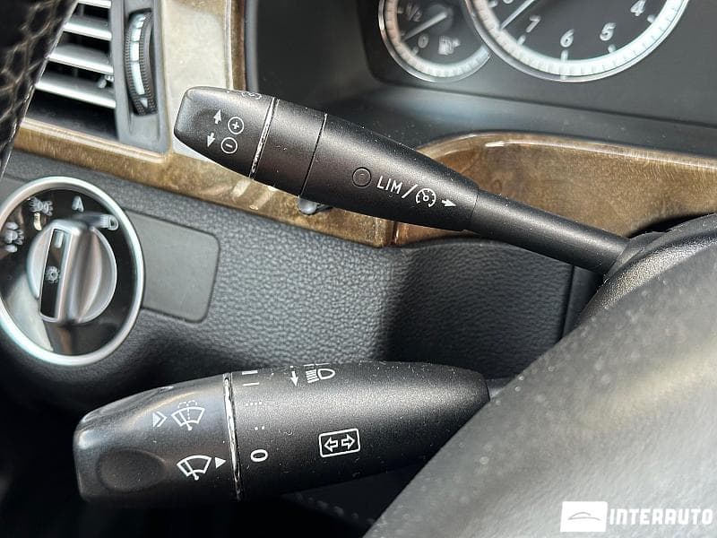 Mercedes E 200 2011 — Миниатюра 13