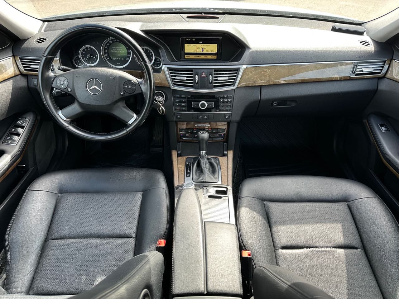 Mercedes E 200 2011 — Миниатюра 8