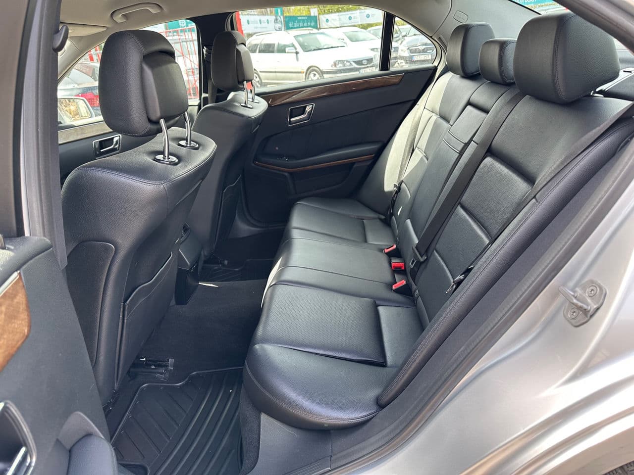 Mercedes E 200 2011 — Миниатюра 15