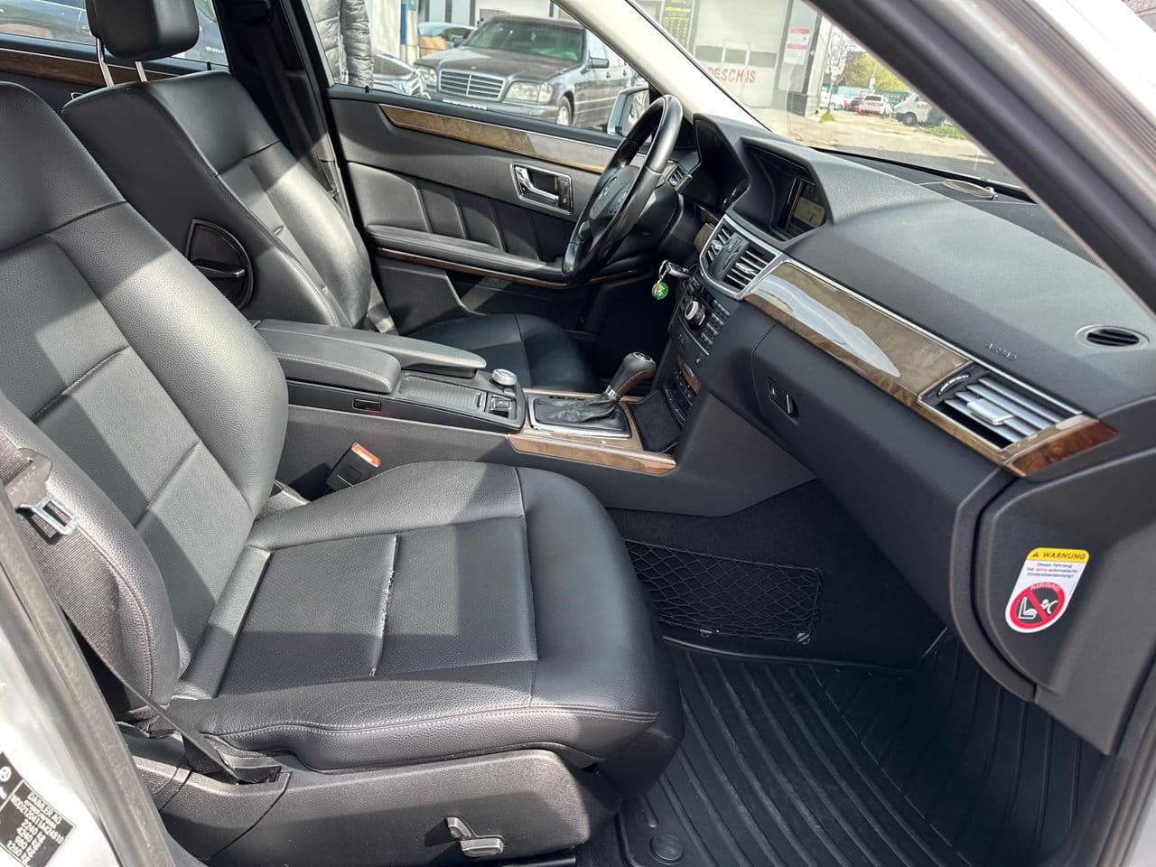 Mercedes E 200 2011 — Миниатюра 5