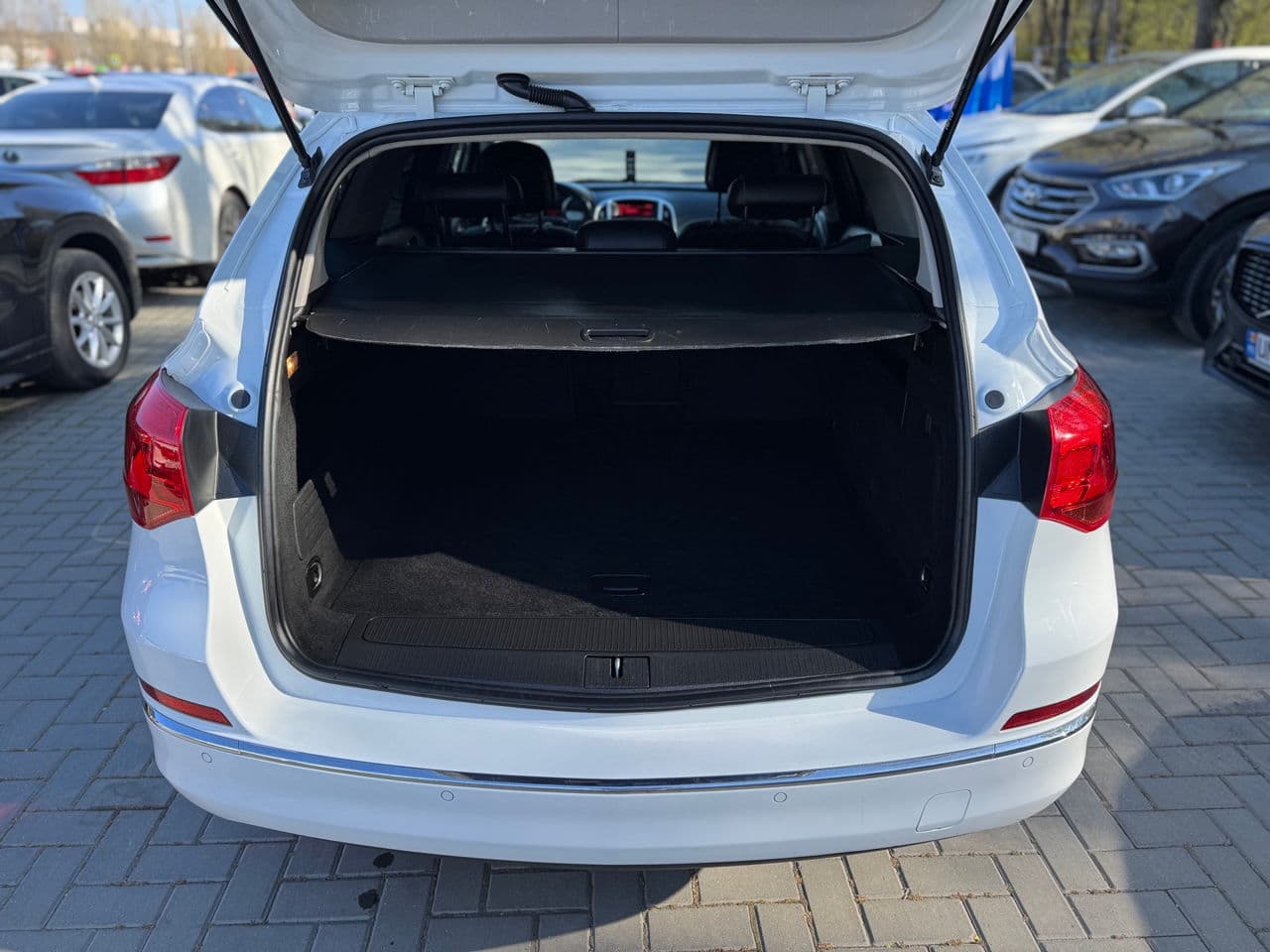 Opel Astra 2015 — Миниатюра 5