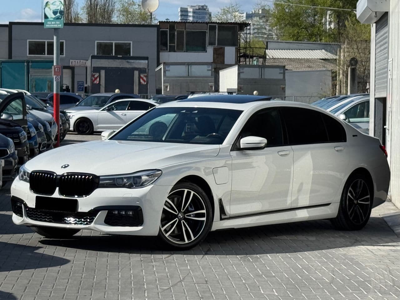 BMW 740e 2018 — Миниатюра 3