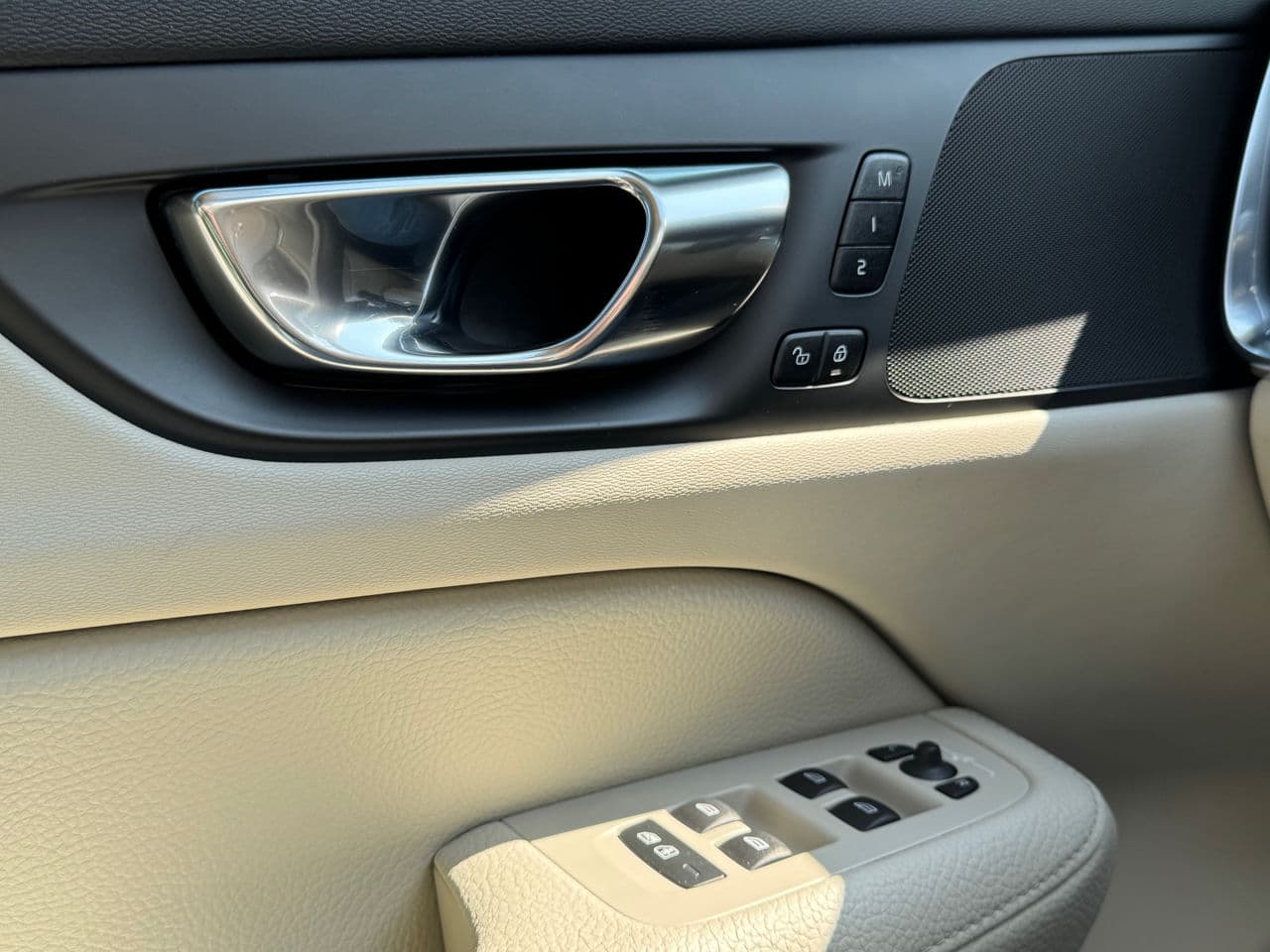 Volvo V 60 Cross Country 2021 — Миниатюра 10