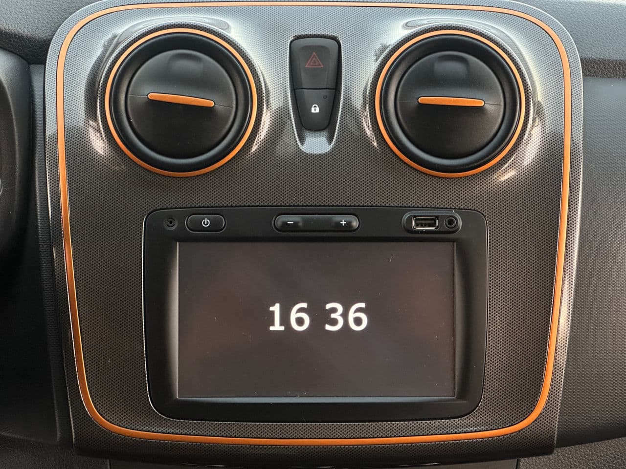 Dacia Sandero Stepway 2017 — Миниатюра 9