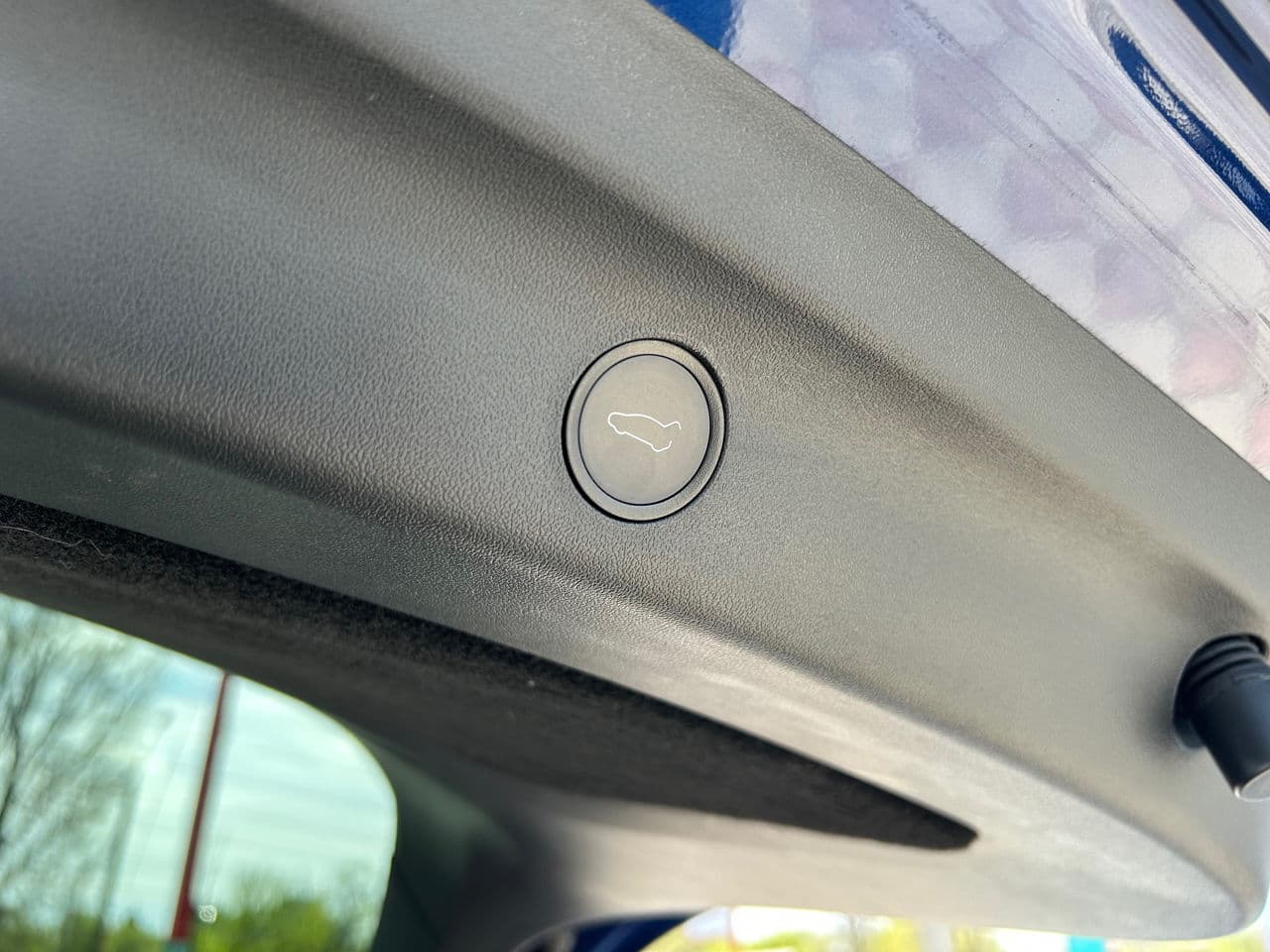 Tesla Model Y 2022 — Миниатюра 19