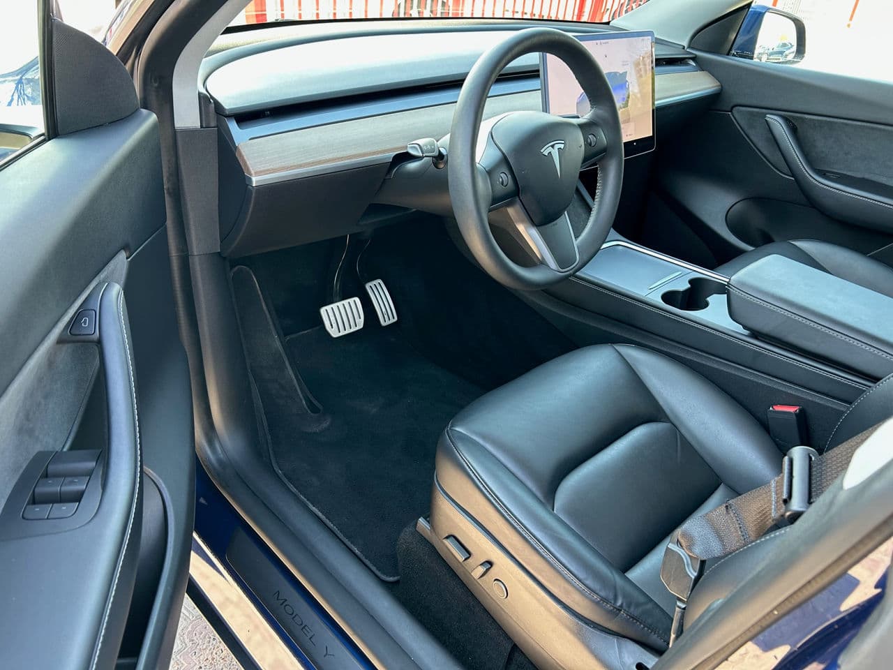 Tesla Model Y 2022 — Миниатюра 5