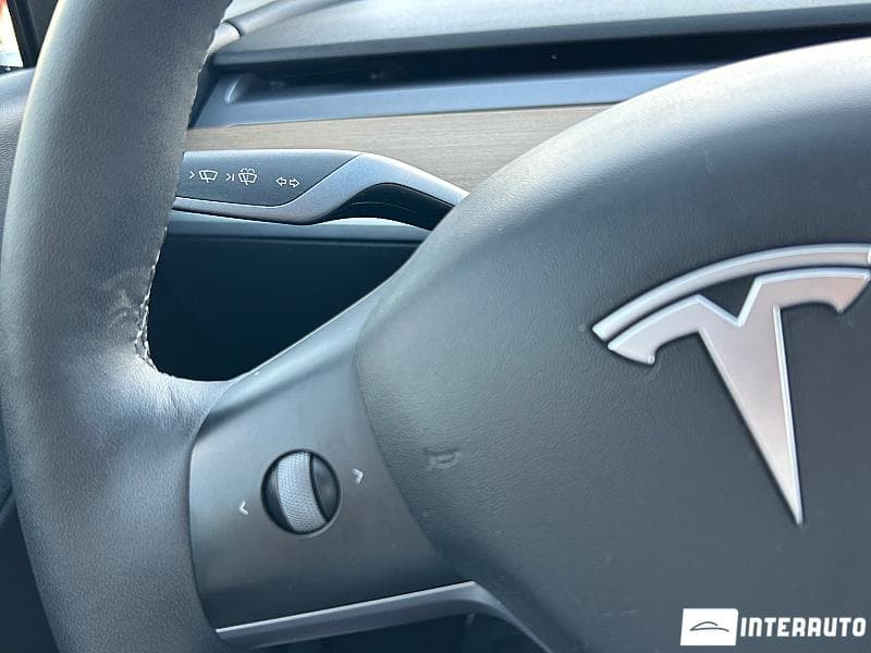 Tesla Model Y 2022 — Миниатюра 8